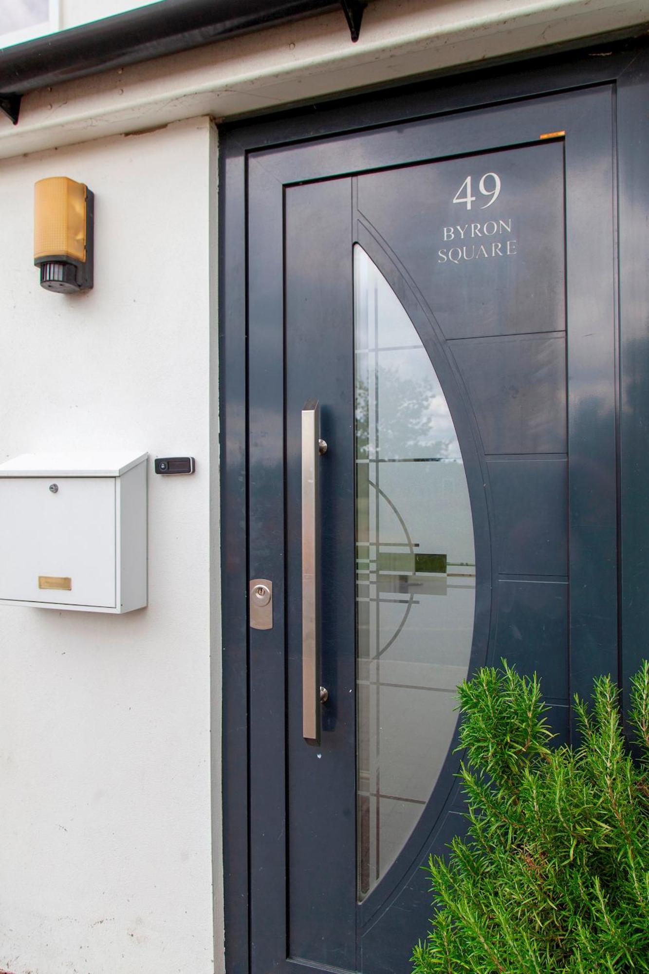 Pass The Keys 49 Byron Square Modern And Spacious 3 Bed Home With Free Parking CBG Exteriör bild