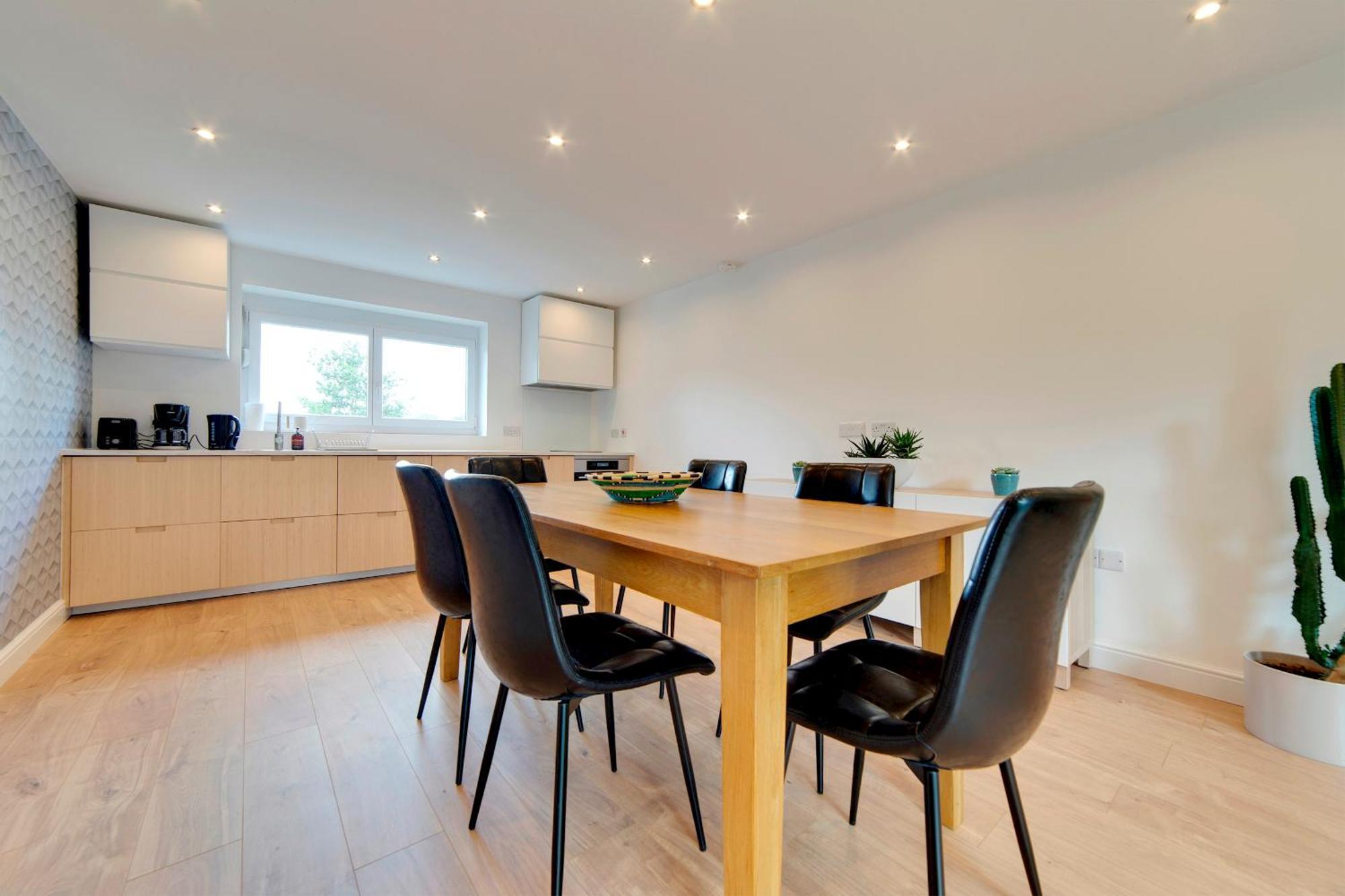 Pass The Keys 49 Byron Square Modern And Spacious 3 Bed Home With Free Parking CBG Exteriör bild